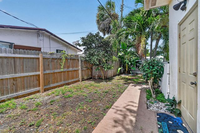 1005 Selkirk Street, West Palm Beach, FL 33405