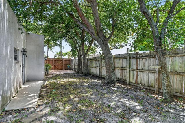 1005 Selkirk Street, West Palm Beach, FL 33405