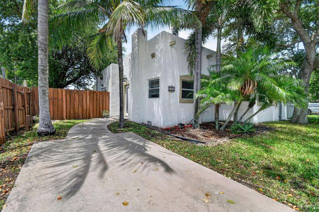 1005 Selkirk Street, West Palm Beach, FL 33405