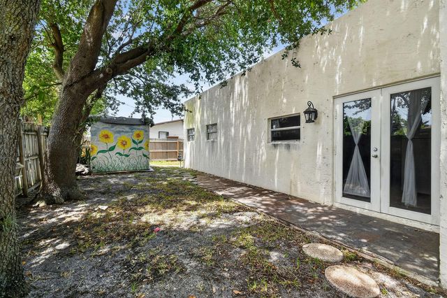 1005 Selkirk Street, West Palm Beach, FL 33405