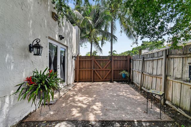 1005 Selkirk Street, West Palm Beach, FL 33405