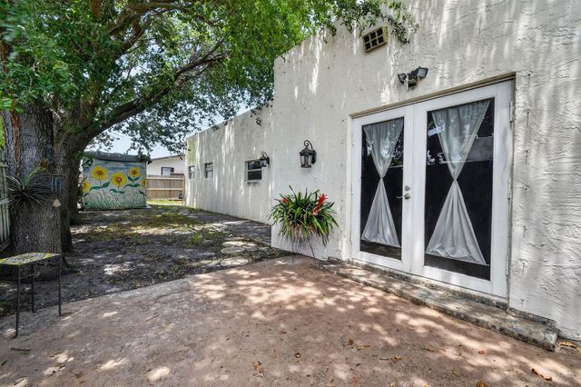 1005 Selkirk Street, West Palm Beach, FL 33405