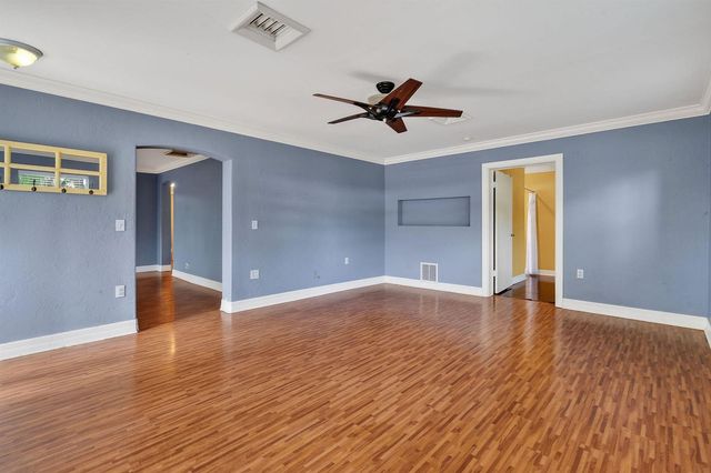 1005 Selkirk Street, West Palm Beach, FL 33405