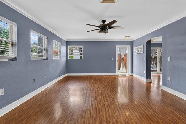1005 Selkirk Street, West Palm Beach, FL 33405