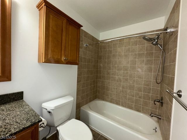 1047 Cambridge Court 1047, Mahwah Twp., NJ 07430