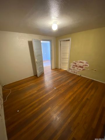 819 E Southcross, San Antonio, TX 78214