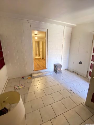 819 E Southcross, San Antonio, TX 78214