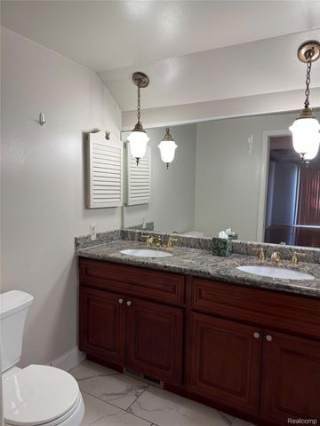 1867 CHIPPING WAY Court, Bloomfield Charter Township, MI 48302