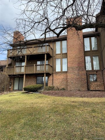1867 CHIPPING WAY Court, Bloomfield Charter Township, MI 48302