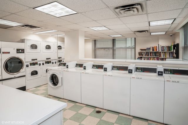 1445 N State Parkway 1904, Chicago, IL 60610