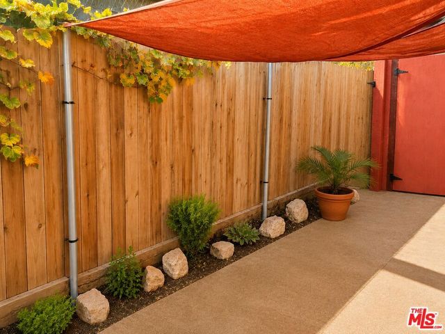 657 W 66th Street, Los Angeles, CA 90044