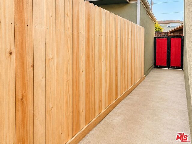 657 W 66th Street, Los Angeles, CA 90044