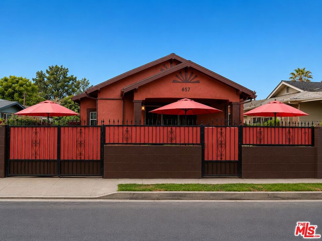 657 W 66th Street, Los Angeles, CA 90044