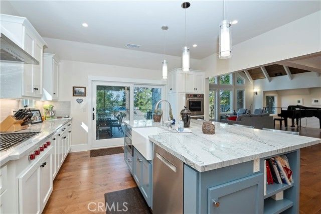 28027 Peninsula Drive, Lake Arrowhead, CA 92352