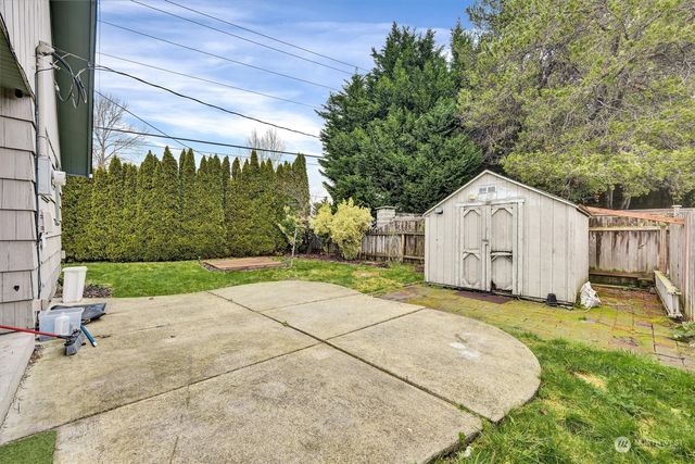 1706 E Pioneer Way, Puyallup, WA 98372