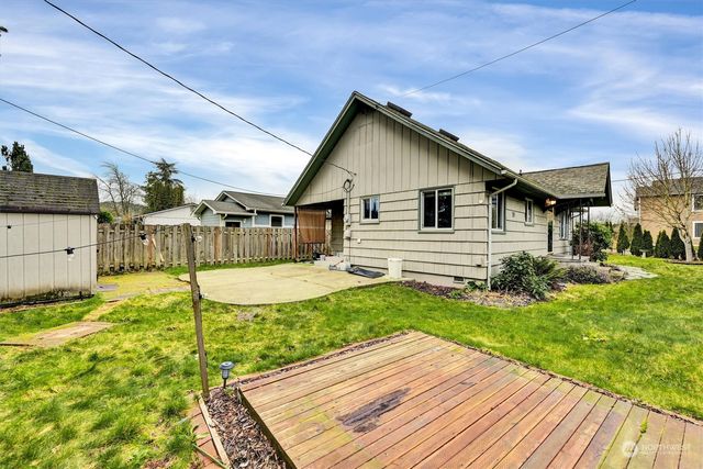 1706 E Pioneer Way, Puyallup, WA 98372