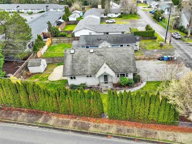 1706 E Pioneer Way, Puyallup, WA 98372