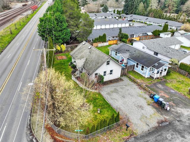 1706 E Pioneer Way, Puyallup, WA 98372