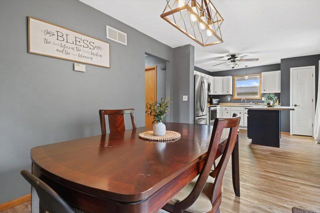 2606 Park Forest DRIVE, West Bend, WI 53090