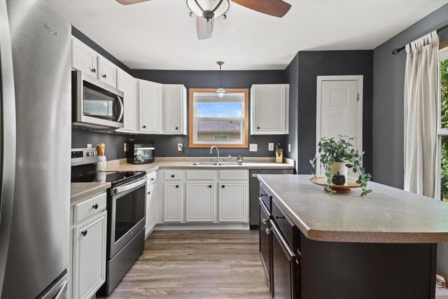 2606 Park Forest DRIVE, West Bend, WI 53090