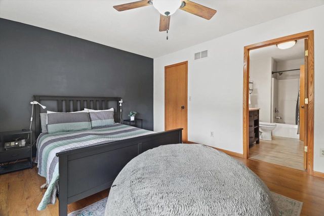 2606 Park Forest DRIVE, West Bend, WI 53090