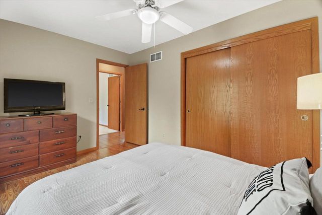 2606 Park Forest DRIVE, West Bend, WI 53090