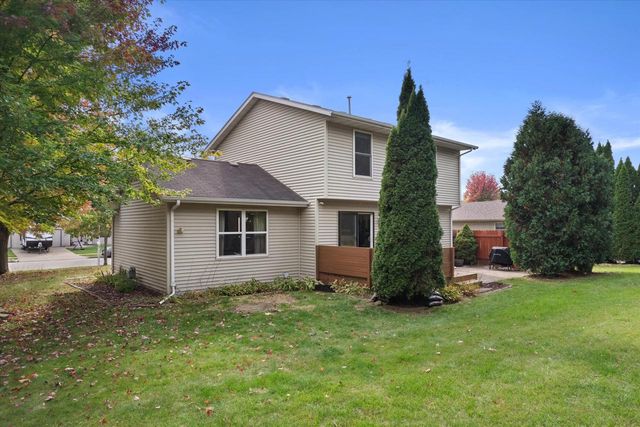 2606 Park Forest DRIVE, West Bend, WI 53090