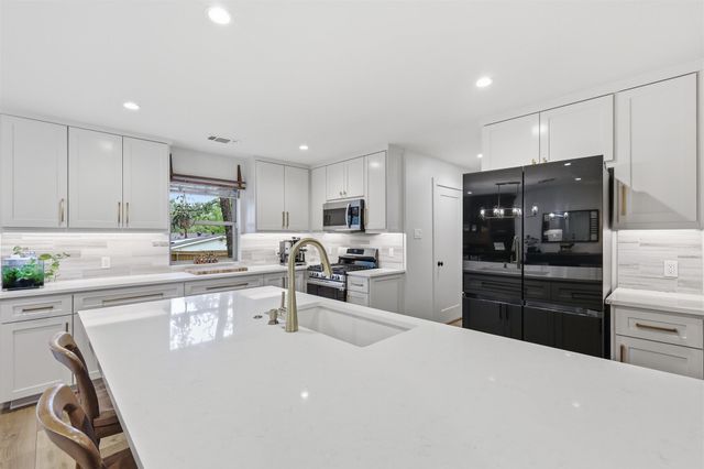 858 Highland Village Road, Highland Village, TX 75077