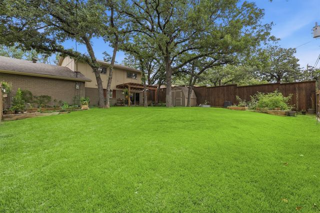 858 Highland Village Road, Highland Village, TX 75077