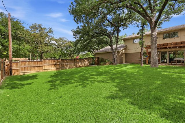 858 Highland Village Road, Highland Village, TX 75077