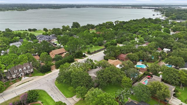 858 Highland Village Road, Highland Village, TX 75077