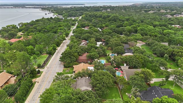 858 Highland Village Road, Highland Village, TX 75077