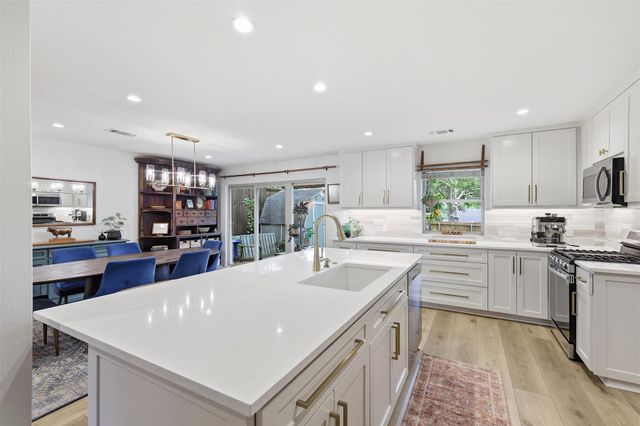 858 Highland Village Road, Highland Village, TX 75077