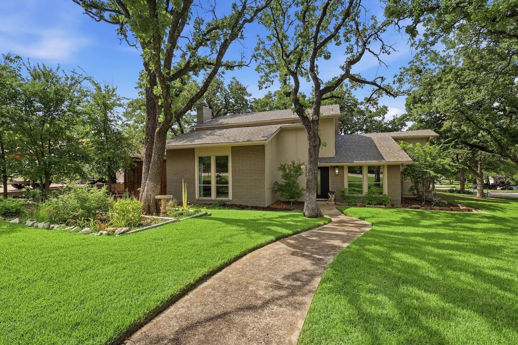 858 Highland Village Road, Highland Village, TX 75077