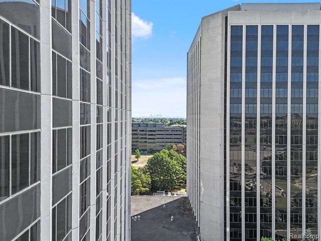 1 Parklane Boulevard, Dearborn, MI 48126