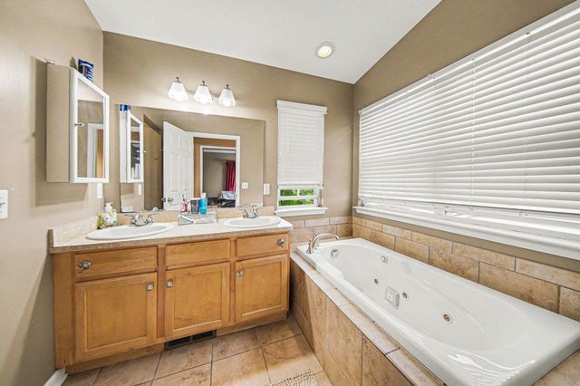 627 Jefferson Lane, Milan, MI 48160
