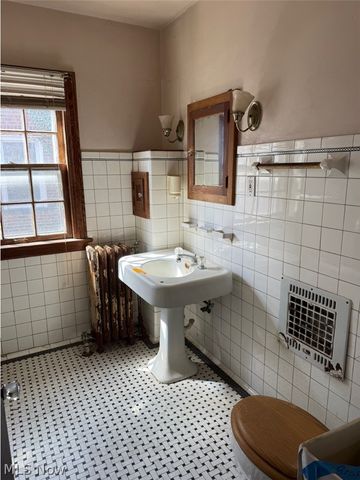 16173 Glynn Road, East Cleveland, OH 44112