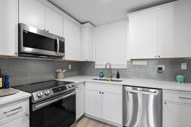 917 N FLAGLER Drive 108, West Palm Beach, FL 33401