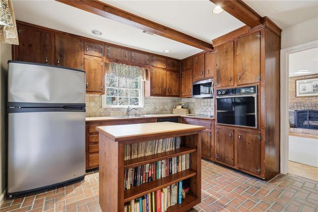 6900 Castleton NW Drive, Atlanta, GA 30328