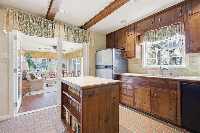 6900 Castleton NW Drive, Atlanta, GA 30328