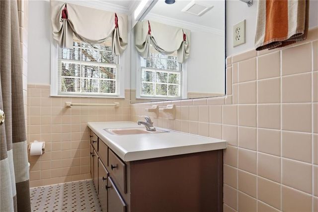 6900 Castleton NW Drive, Atlanta, GA 30328