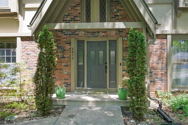 3613 NW Blue Jacket Drive, Lee's Summit, MO 64064