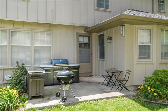 3613 NW Blue Jacket Drive, Lee's Summit, MO 64064