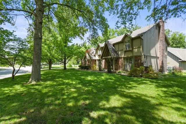 3613 NW Blue Jacket Drive, Lee's Summit, MO 64064