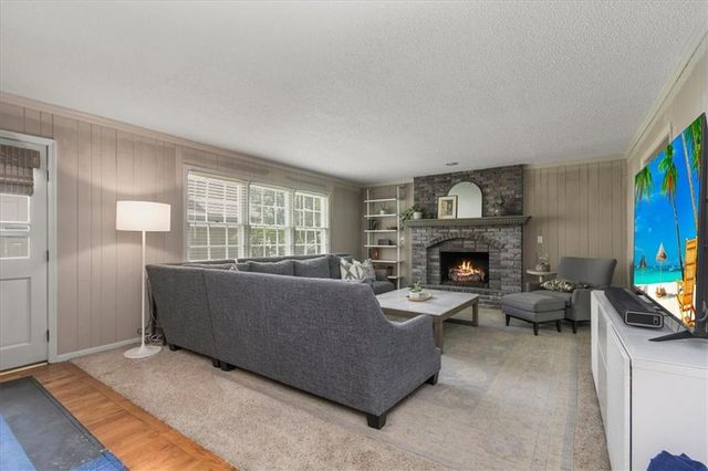 3613 NW Blue Jacket Drive, Lee's Summit, MO 64064