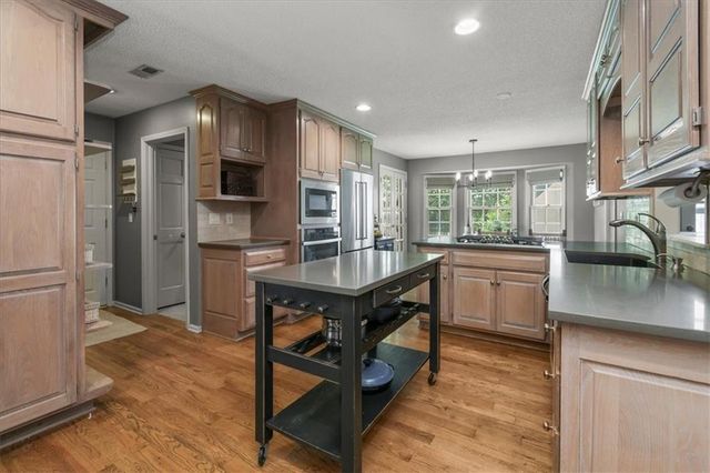 3613 NW Blue Jacket Drive, Lee's Summit, MO 64064