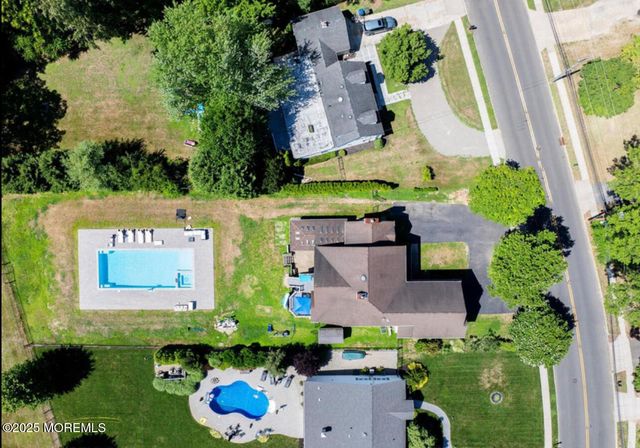 186 Whalepond Road, Oakhurst, NJ 07755