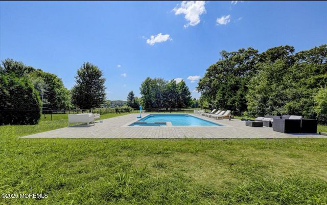 186 Whalepond Road, Oakhurst, NJ 07755