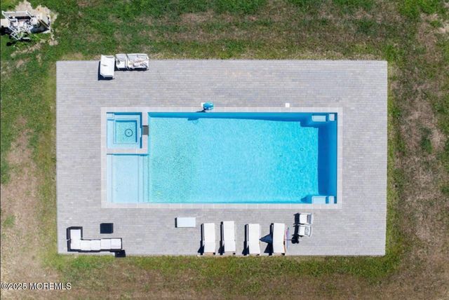 186 Whalepond Road, Oakhurst, NJ 07755