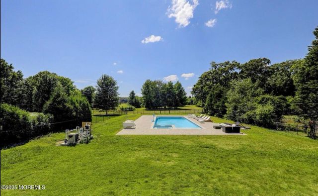 186 Whalepond Road, Oakhurst, NJ 07755